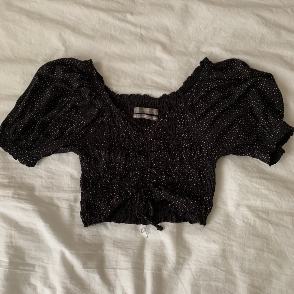 urban outfitters cropped black and white top